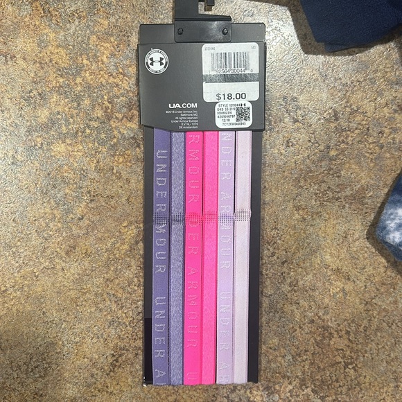 🛍️2/$15 Under Armour ladies headbands 6pk - Picture 2 of 2
